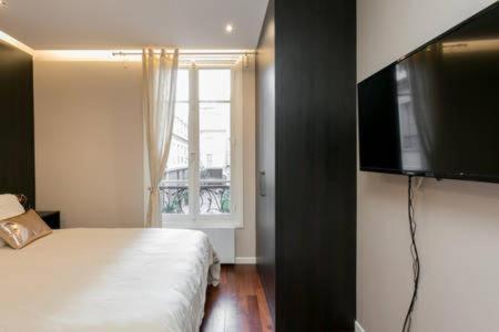Modernized Studio - Meters From The Invalides Gardens Appartement