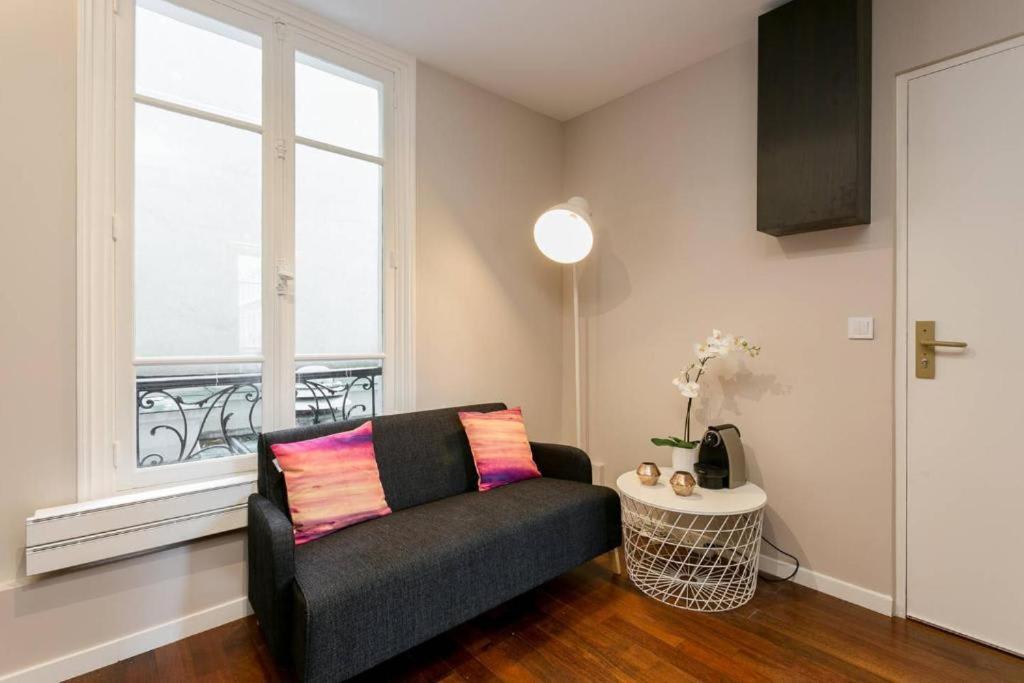 Modernized Studio - Meters From The Invalides Gardens Appartement