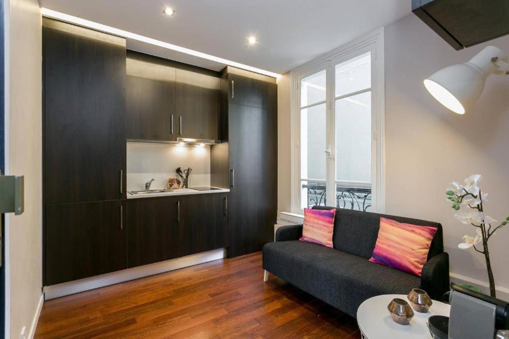 Modernized Studio - Meters From The Invalides Gardens Appartement