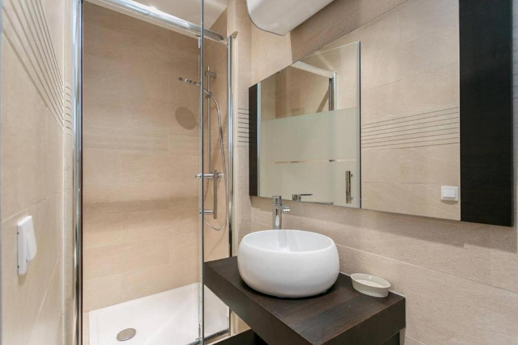 Modernized Studio - Meters From The Invalides Gardens Appartement *